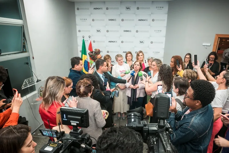 Em evento na Alesc, ministra critica que mulheres gerentes ganham 25% menos que homens