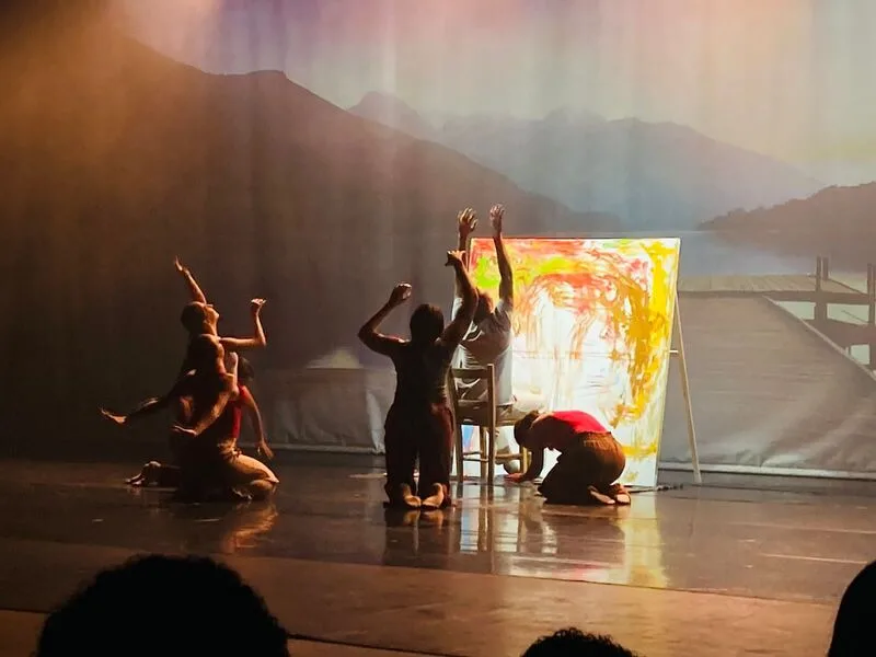 Companhia de Artes Bezalel apresenta o espetáculo Mesa