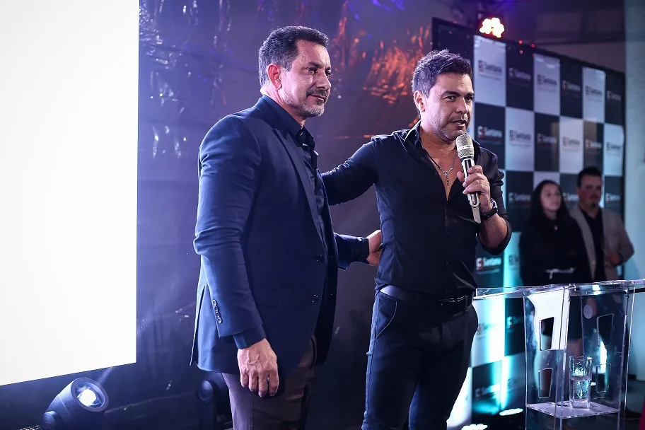 Zezé Di Camargo prestigia evento em Itapema