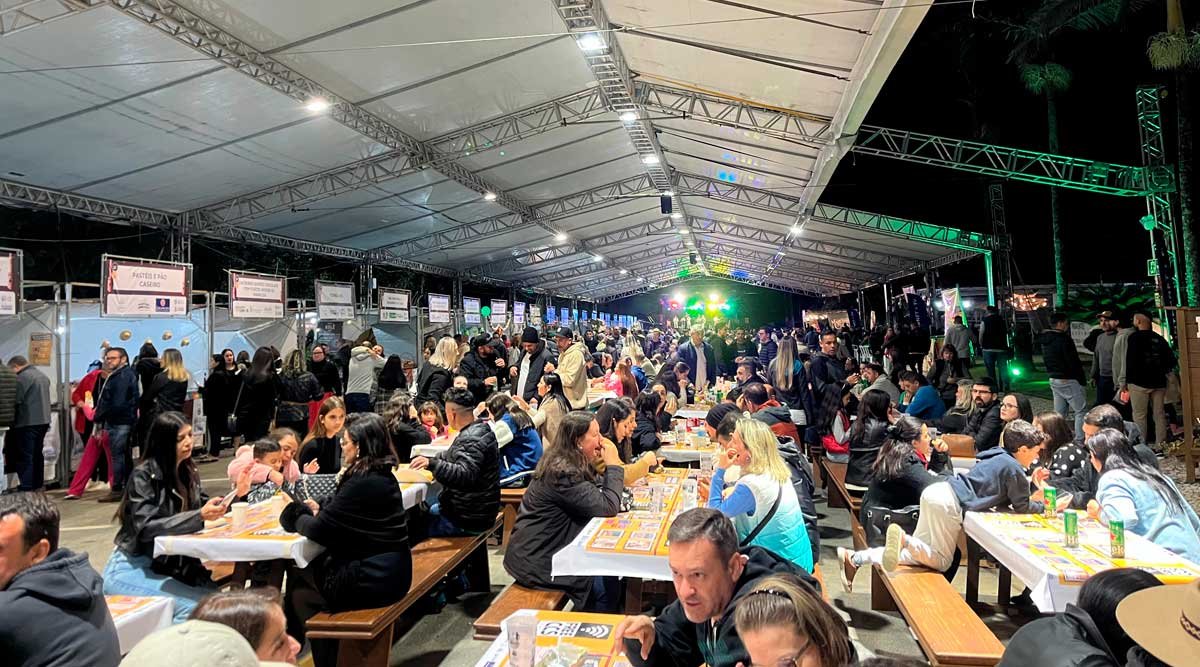 Abertura da edição de 2024 da Festa Raízes de Taquaras reúne mais de 10 mil pessoas